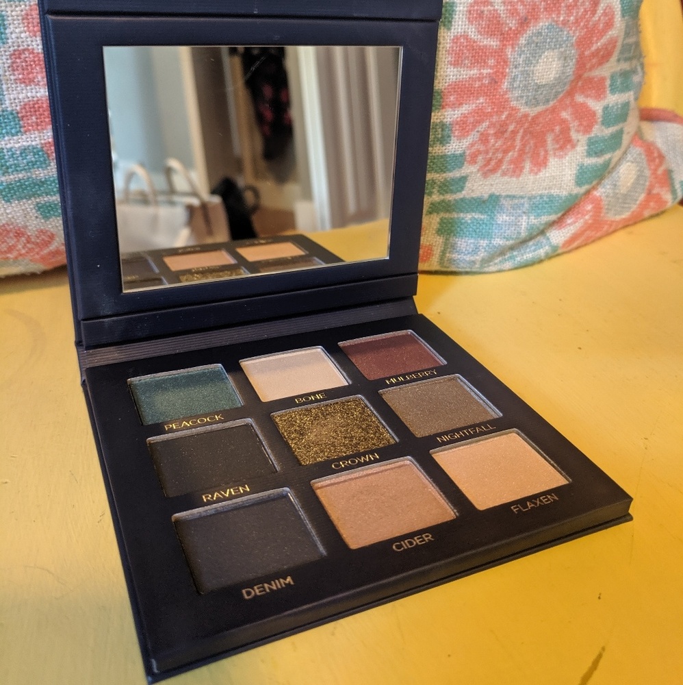 Beautycounter Velvet Eyeshadow Palette Statement